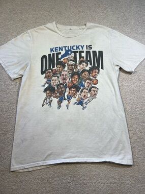 Vintage Kentucky Basketball 'One Team' Graphic T-Shirt in White NCAA